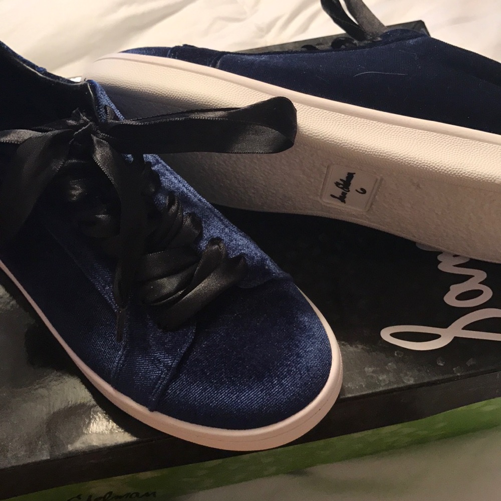 Sam Edelman Marlow navy velvet size 6 sneakers